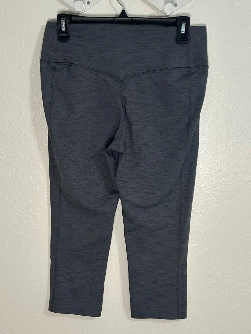 Nike Dri-FIT Gray Cropped Leggings Women’s Size Large